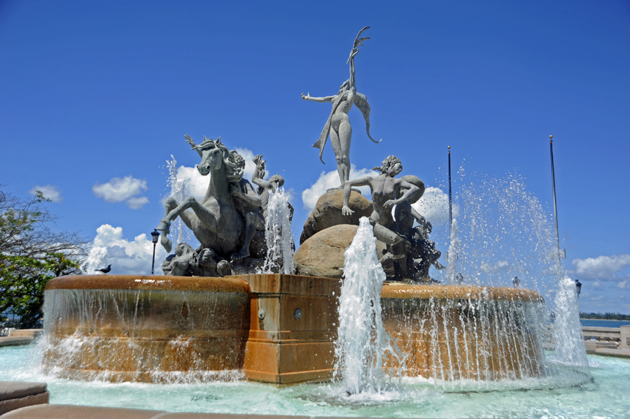Monumental Raíces Fountain
