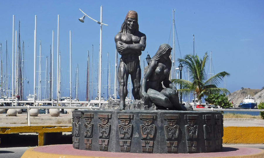 Monumento Tayrona -sculpture of an Indian couple who look towards the Sierra Nevada